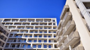 Yeni modern apartman bloğu, apartman mimarisi. Lüks konut kompleksi. Şehir gayrimenkul, 