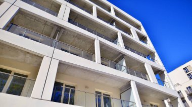 Yeni modern apartman bloğu, apartman mimarisi. Lüks konut kompleksi. Şehir gayrimenkul, 