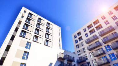 Yeni modern apartman bloğu, apartman mimarisi. Lüks konut kompleksi. Şehir gayrimenkul, 