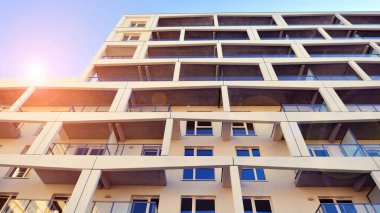 Yeni modern apartman bloğu, apartman mimarisi. Lüks konut kompleksi. Şehir gayrimenkul, 