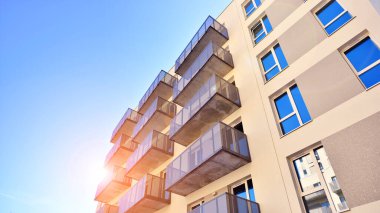 Yeni modern apartman bloğu, apartman mimarisi. Lüks konut kompleksi. Şehir gayrimenkul, 