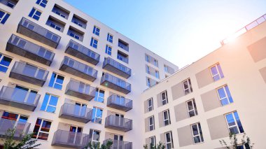 Yeni modern apartman bloğu, apartman mimarisi. Lüks konut kompleksi. Şehir gayrimenkul, 