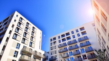 Yeni modern apartman bloğu, apartman mimarisi. Lüks konut kompleksi. Şehir gayrimenkul, 