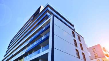 Yeni modern apartman bloğu, apartman mimarisi. Lüks konut kompleksi. Şehir gayrimenkul, 