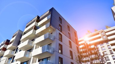 Yeni modern apartman bloğu, apartman mimarisi. Lüks konut kompleksi. Şehir gayrimenkul, 