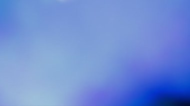 Parlayan duman. Odaklanmamış pembe renk buharı koyu arkaplanda yüzen hareket