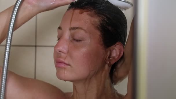 11,546 Girl shower Stock Videos, 4K & HD Footage | DepositPhotos