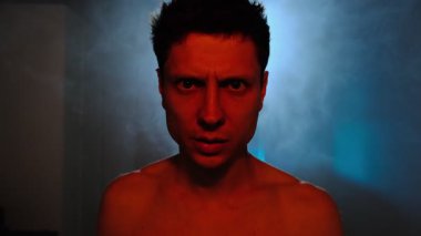 İç ateş, duygusal mücadele ve bastırılmış öfke.