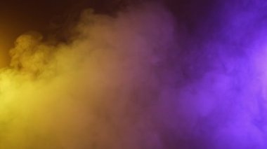 Çevre tasarımları için sarı ve mor dumanlı soyut arkaplan.