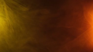 Yavaş hareket eden turuncu ve sarı renkli duman efekti neon ışıklarıyla