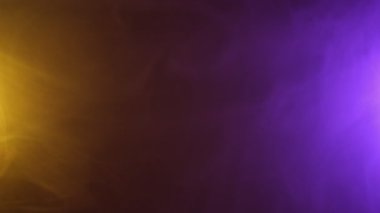 Çevre tasarımları için sarı ve mor dumanlı soyut arkaplan.