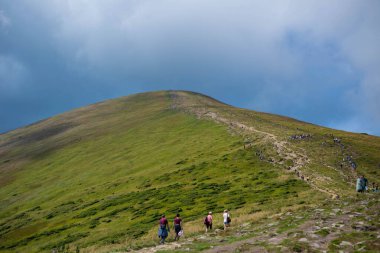 Hoverla Dağı ve Çevreleyen Doğal Harikalar