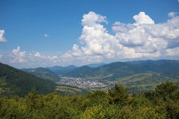 Hoverla Dağı ve Çevreleyen Doğal Harikalar