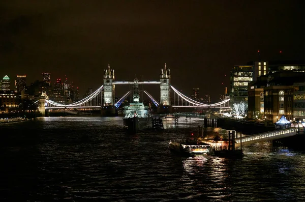 Λονδίνο Ηνωμένο Βασίλειο Δεκεμβρίου 2022 Φωτεινά Κτίρια Νύχτα Κατά Μήκος — Φωτογραφία Αρχείου