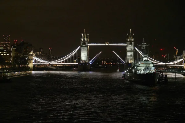 英国伦敦 2022年12月23日 伦敦泰晤士河沿岸夜间照明建筑 — 图库照片