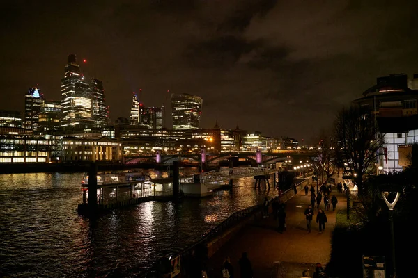 London Großbritannien Dezember 2022 Beleuchtete Gebäude Der Nacht Entlang Der — Stockfoto