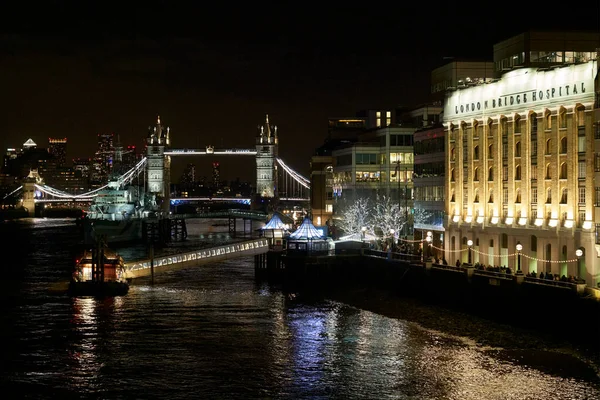 Освещённые Здания Ночью Вдоль Реки Темзы Лондоне Великобритания — стоковое фото