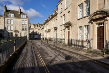 Bath, Somerset, İngiltere - 15 Nisan 2023: Birleşik Krallık 'ın Somerset kentindeki UNESCO Dünya Mirası kentindeki Beauford Meydanı' ndaki tarihi binalar