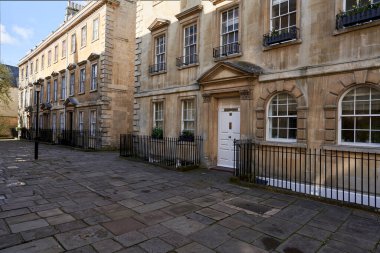 İngiltere 'nin Somerset kentindeki UNESCO Dünya Mirası Bath şehrinde tarihi hilal. Gürcü Mimari