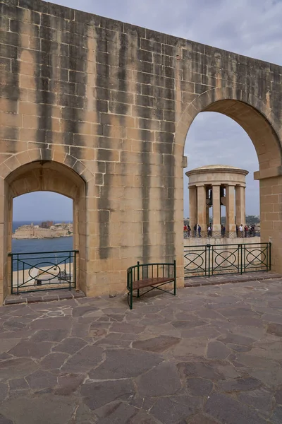 Valetta Malta June 2023 Siege Ball War Memorial Overlooking Grand — Stock Photo, Image