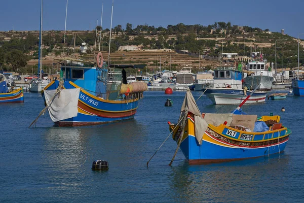 Marsaxlokk Malta Junio 2023 Barcos Pesqueros Tradicionales Puerto Histórica Ciudad — Foto de Stock