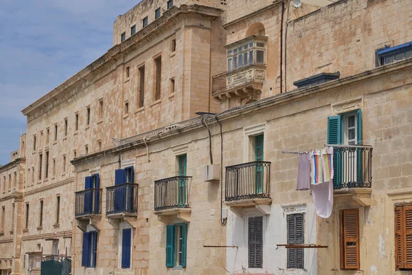 Valetta Malta Junho 2023 Edifícios Históricos Que Revestem Ruas Estreitas — Fotografia de Stock