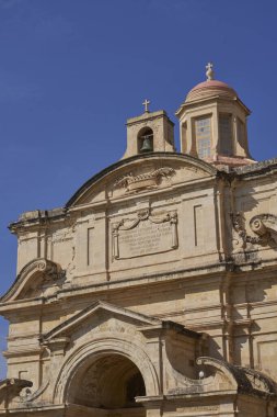 Valetta, Malta - 8 Haziran 2023: Malta 'daki güçlendirilmiş antik Valetta kentindeki tarihi binalar