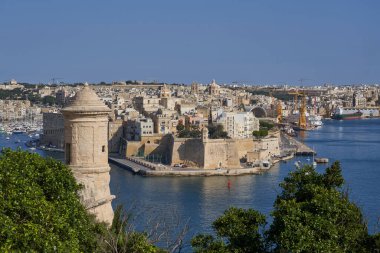 Valetta, Malta - 8 Haziran 2023: Valetta şehrinden Büyük Liman 'dan Birgu ve Senglea' ya manzara