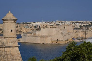 Valetta, Malta - 8 Haziran 2023: Valetta şehrinden Büyük Liman 'dan Birgu ve Senglea' ya manzara