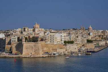 Valetta, Malta - 8 Haziran 2023: Valetta şehrinden Büyük Liman 'dan Birgu ve Senglea' ya manzara