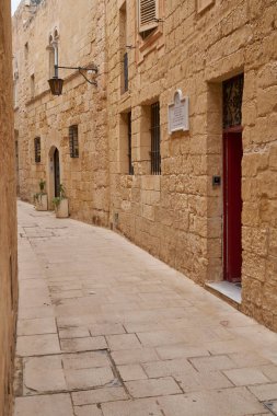 Rabat, Malta - 10 Haziran 2023: Malta 'daki tarihi güçlendirilmiş Rabat kentinde dar sokaklar
