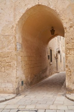 Rabat, Malta - 10 Haziran 2023: Malta 'daki tarihi güçlendirilmiş Rabat kentinde dar sokaklar