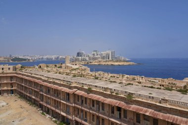 Valetta, Malta - 11 Haziran 2023: Malta Valetta sahilinde St Elmo Kalesi 'nin Derelict bölümü.