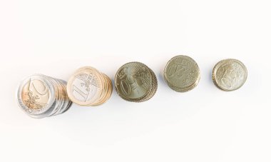 Avro sikkeleri beyaz arkaplanda izole edilmiş 3d illüstrasyon