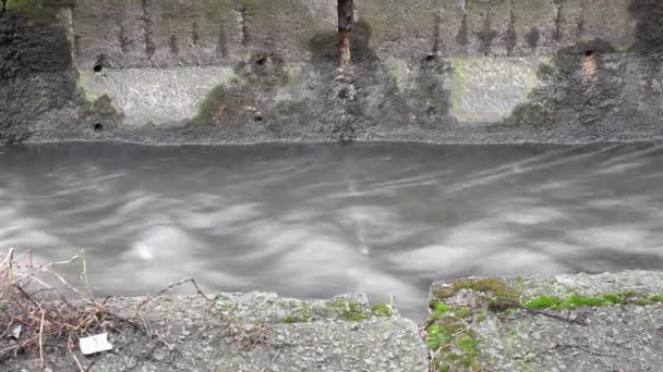 Vecchio Collettore Drenaggio Drenaggio Delle Acque Superficiali Alluvionali Neve Fiume — Video Stock