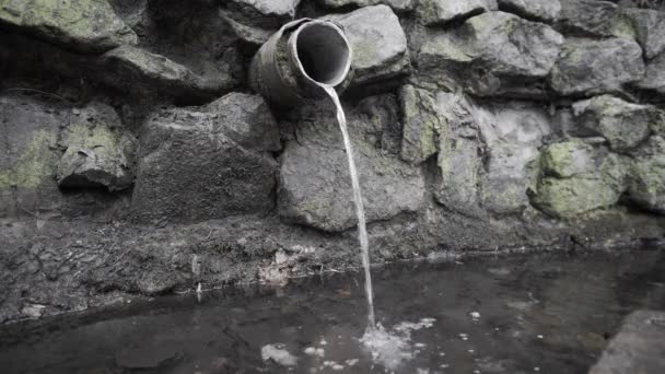 Rura Źródłem Wody Pitnej Strumieniem Wody Zbliżenie — Wideo stockowe
