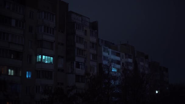 Byt Multistorejské Budovy Mlze Při Výpadku Elektřiny Obytné Části Kyjeva — Stock video
