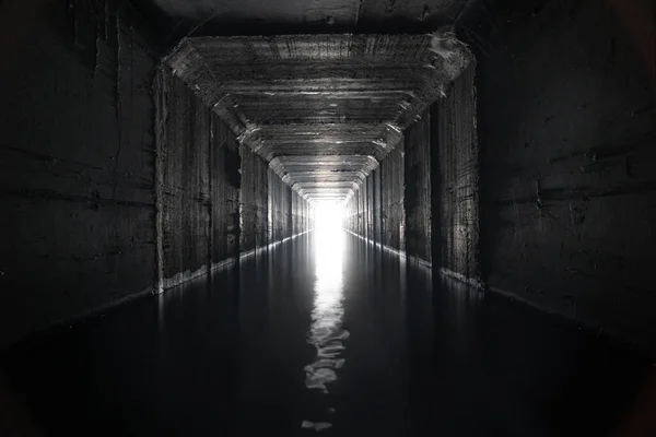 Выход Канализации Прямоугольного Туннеля Дренажный Коллектор Городской Канализационной Системы — стоковое фото