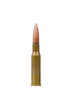 Beyaz arka planda 7.62 mm 'lik mermi ile izole edilmiş ateşli silah fişeği..