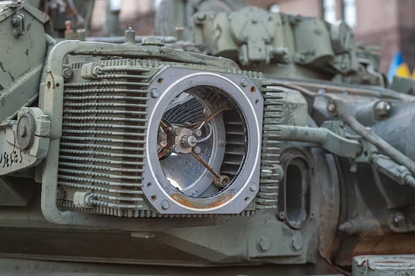 Emiter Światła Podczerwonego Shtora Zniszczonym Rosyjskim Czołgu Kijów Ukraina Sierpnia — Zdjęcie stockowe