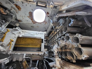 İçerde, Rus kendinden güdümlü topçu imha edildi. Kyiv, Ukrayna - 24 Ağustos 2023