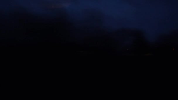 Gece Şehrinin Panorama Hareketle Bulanıklaşıyor Gece Kentinde Hareket Halindeki Bir — Stok video
