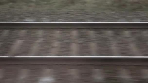 鉄道の鉄道は動きで水平にぼやけている — ストック動画