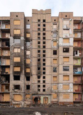 Kyiv, Ukrayna - 18 Şubat 2024: Rus ordusu tarafından bombalanan bir konut.