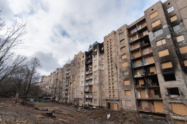 Kyiv, Ukrayna - 18 Şubat 2024: Rus ordusu tarafından bombalanan bir konut.