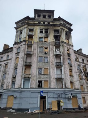 Tatarka, Kyiv, Ukrayna - 03 Mart 2024: Rus ordusu tarafından Kyiv 'in bombalanması sırasında hasar gören ev.