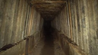 Beton drenaj yağmur suyu koleksiyoncusu, birinci şahıs görüşü.