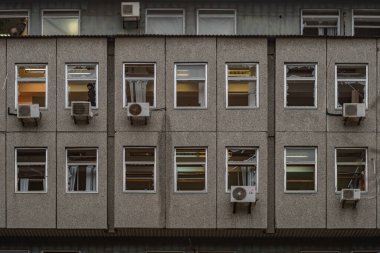 Rus bombardımanından sonra kırılmış camlar. Kyiv, Ukrayna - 20 Aralık 2024.