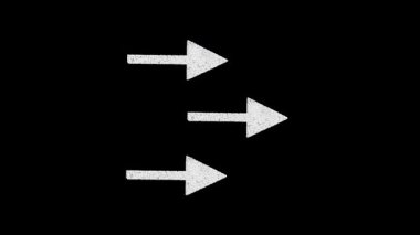 Asfalta çizilmiş üç beyaz ok sağı gösteriyor, siyah zemin üzerinde izole edilmiş. Hareketi Durdur.