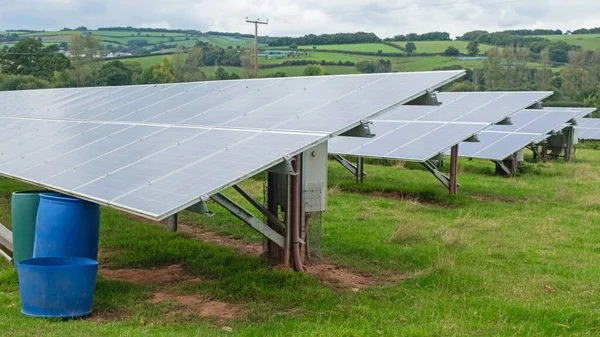 Ряды Солнечных Батарей Ферме Восточном Девоне Великобритании Обеспечивающей Электроэнергией Национальную — стоковое фото
